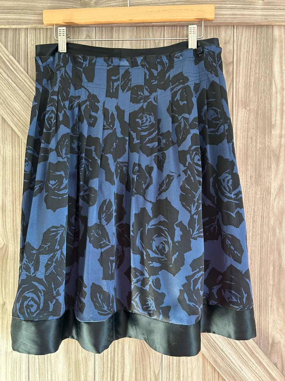 Saks Fifth Avenue 100% Silk Pleated Floral Midi Skirt - Blue & Black Rose,Size 6